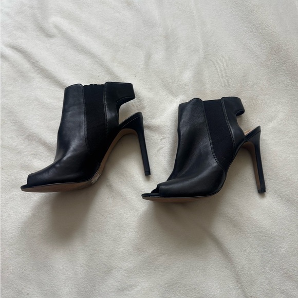 Vince Camuto heels - Picture 3 of 13